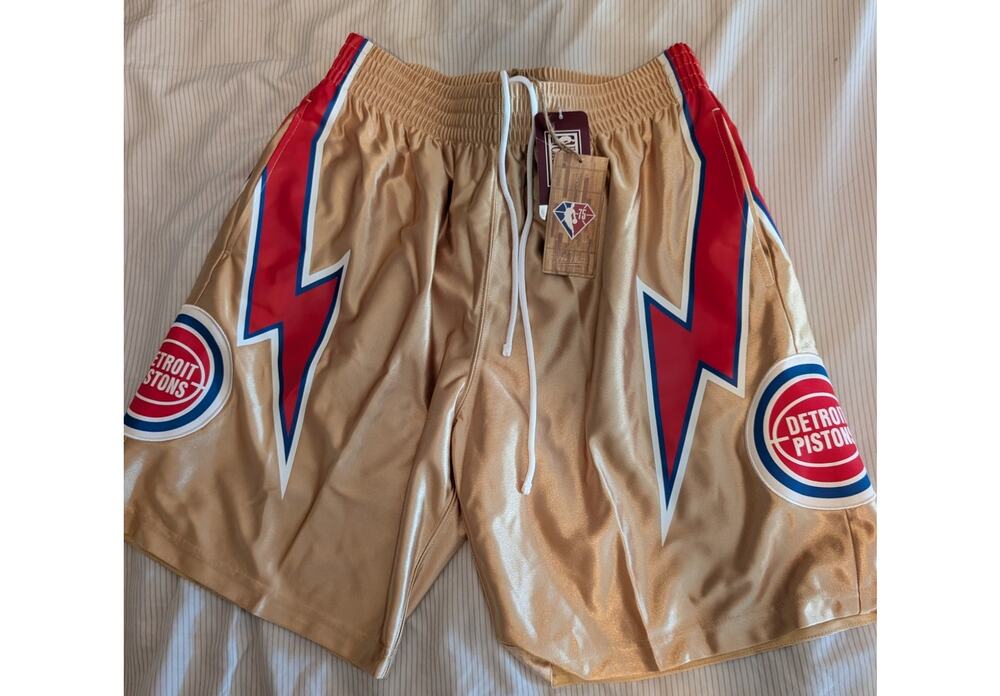NWT! NBA 75 year Detroit Pistons Swingman Shorts Mitchell & Ness 78-79 Medium